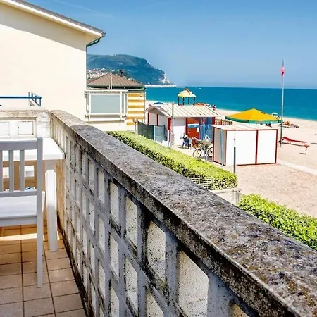 Bilocale Fronte Mare, - M143 Apartamento Marcelli